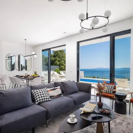 Luxury Aurora By The Sea