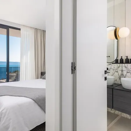 Luxury Aurora By The Sea