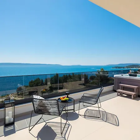 Luxury Aurora By The Sea
