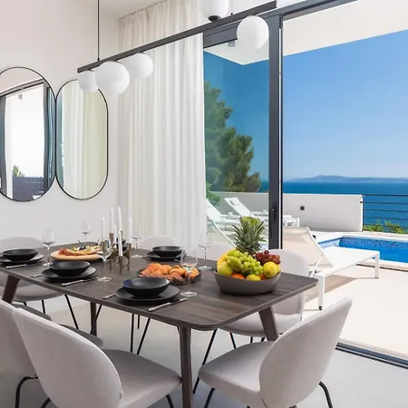 Luxury Aurora By The Sea