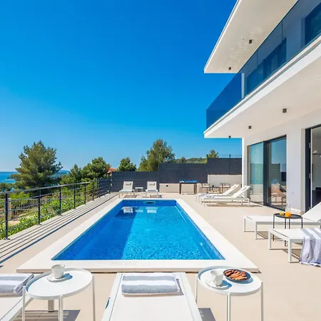Luxury Aurora By The Sea *